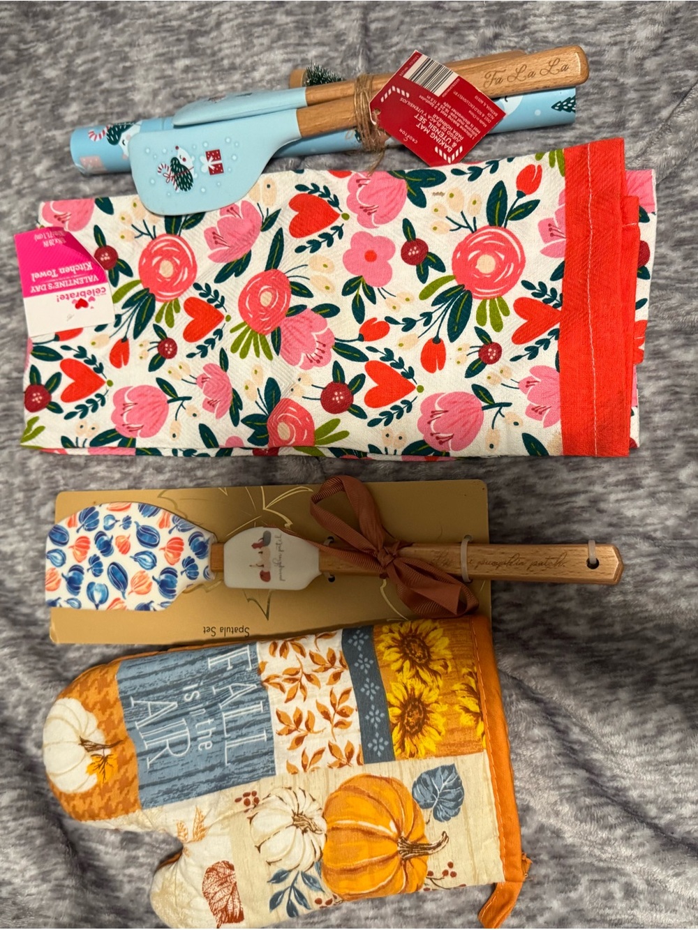 Le Lis Floral Kitchen Towel & Spatula Set - Pink, Coral, Light Blue, Orange